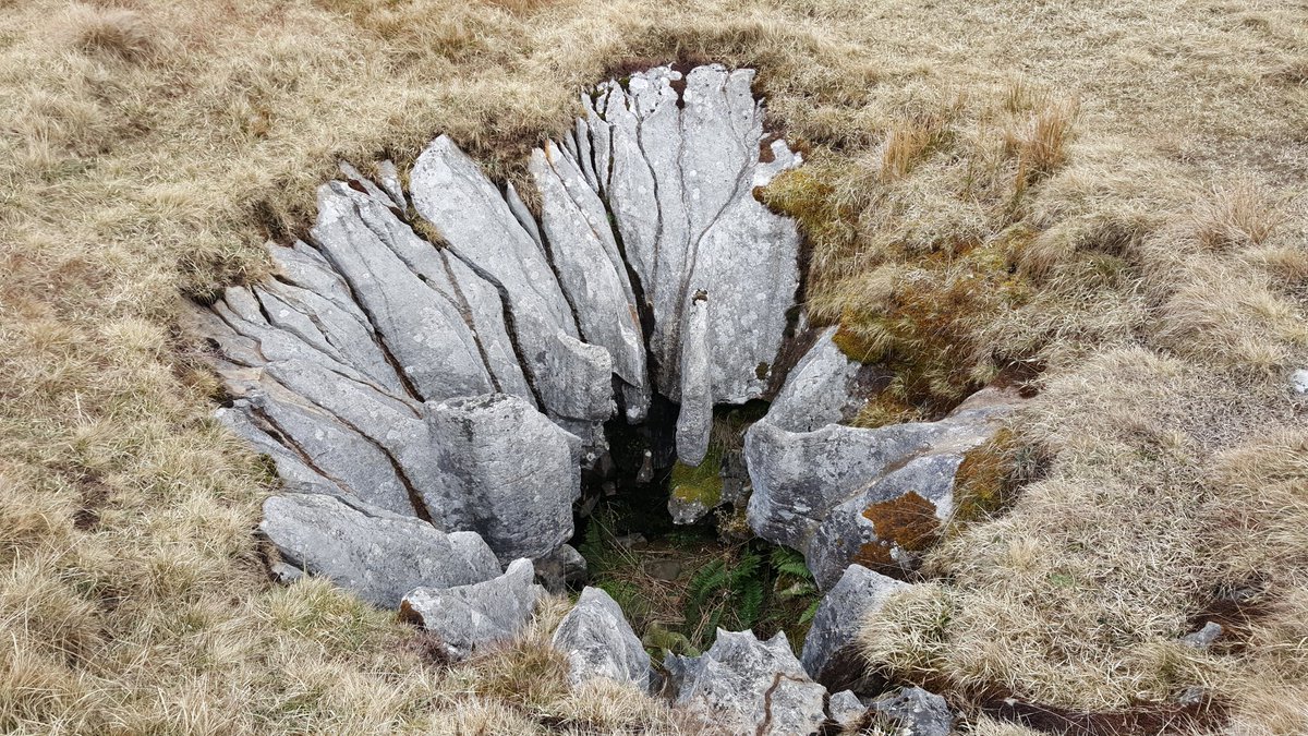 TRobD14's tweet photo. #limestone #sinkhole #Twistleton #YorkshireDales @3PeaksYorkshire https://t.co/iTmnluojGK