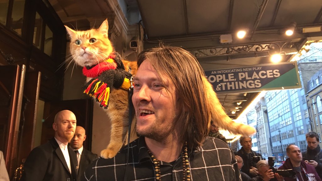 James Bowen and Bob the Cat have arrived! #PeoplePlacesAndThings press night @StreetCatBob