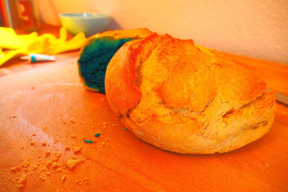 THEL0RDS's tweet photo. Baking Bread. Coming soon.
#bluebread #bakingbread #breakingbad https://t.co/bWimVexZDP