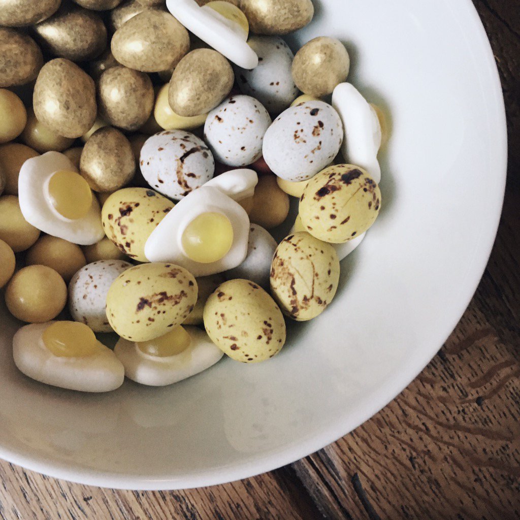 silverpebble's tweet photo. About to start decorating Easter cakes with @frances_quinn. Oh &amp; @jiholland111 is here!@Heals_Furniture #healsevents https://t.co/7jrxEyuJju