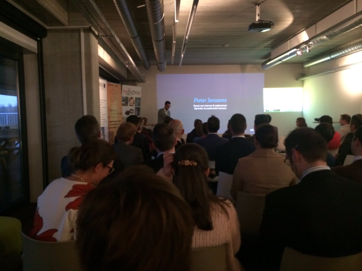 bertschaekers's tweet photo. Pieter v @Intracto over Hard werken - open cultuur - goede sfeer @JongVokaKempen #hetmoment2016 https://t.co/NGekMkLAlx