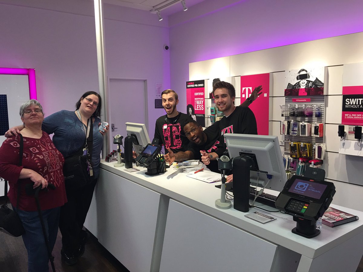 Tgilli0225's tweet photo. #TheTmobileExpierence #uncarrier #fun #goodvibes #Sunrise #gettingitpoppin @dperry2929 @TMobile @DerrickSeay1 https://t.co/yTXuwmdfy9