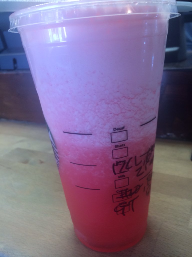 MissBeaE's tweet photo. Signs of summer. My favorite summer slush at @Starbucks.  #CustomDrink https://t.co/0LU9Nx4WXI