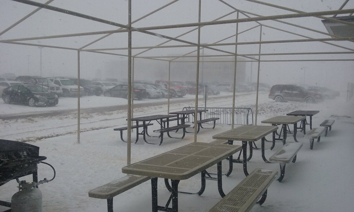 InspiredRamen's tweet photo. @JohnLegere Colorado Springs CO,
Call center #blizzard. This storm is #ridiculous https://t.co/qUihDxqNAW