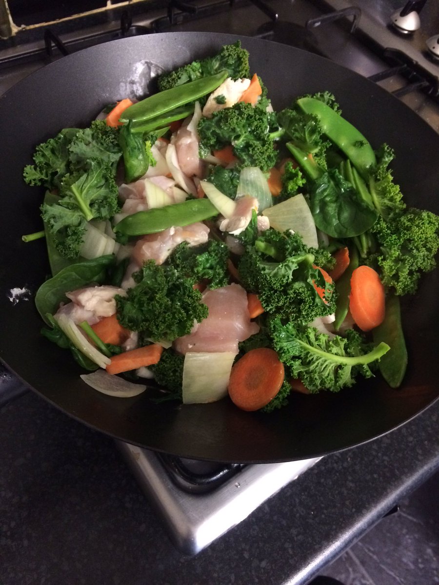xxsophyyxx's tweet photo. Green curry. 😍 #curry #Healthy #gymskitchen #nutrition https://t.co/DzvFB6Nalr