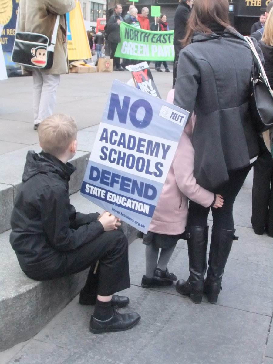 ramblingstudy's tweet photo. @NewcYoungGreens @YoungGreenParty #acedemiesprotest Protest monument against mandatory academies @peepsassemblene https://t.co/nSAWBUnZmT