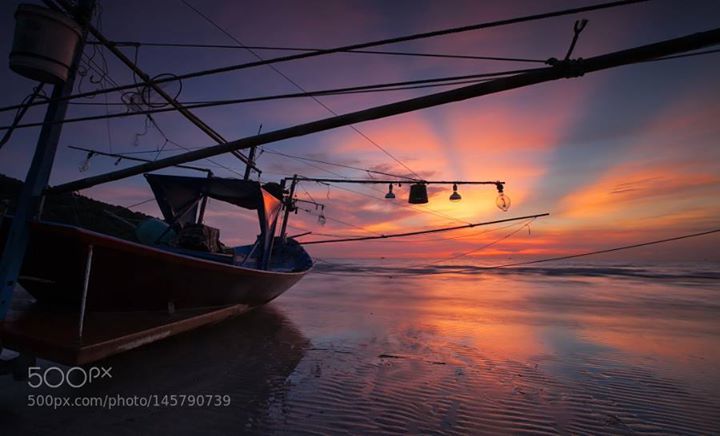 wallpapersand1's tweet photo. colourful on beach https://t.co/HGtAsCCnt8 sky,sea,sunset,water,boat,beach,blue,sun,light… https://t.co/jbSBHdIBjQ https://t.co/z0SWFIsBpX