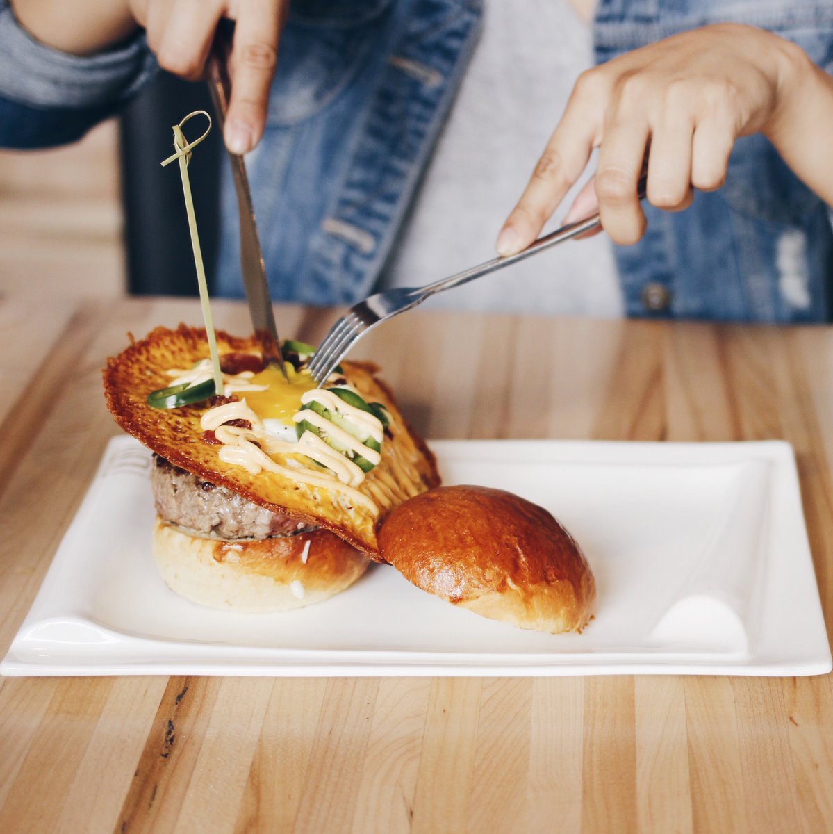 contentmag's tweet photo. Stop by @nomburger for their new spicy and delicious #dateggdoe burger. #ContentExplore #ExploreSunnyvale https://t.co/F8i49g1Jhh