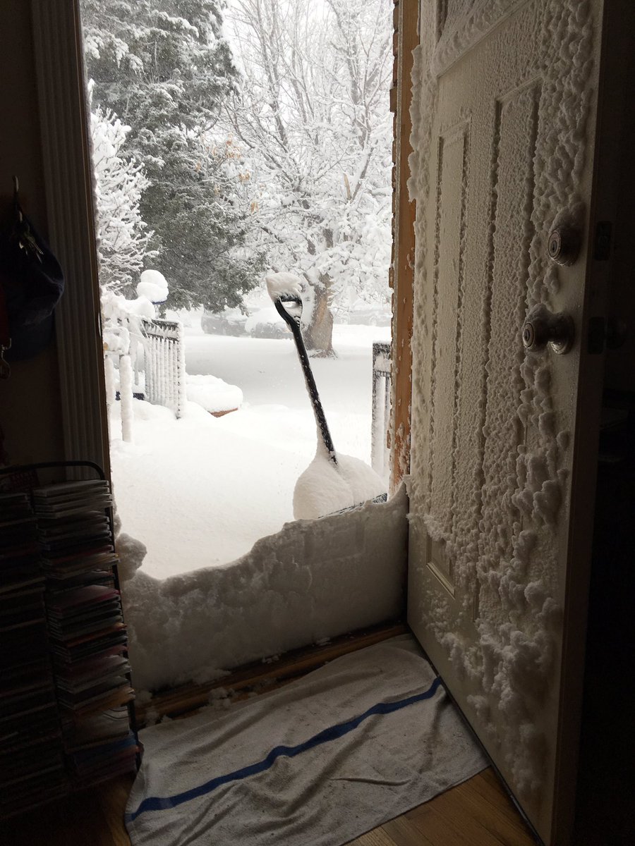 opendoors4U's tweet photo. Before first #shovel it was a doosey #SpringInDenver #Denver #9wx https://t.co/HxNtzWHEnG