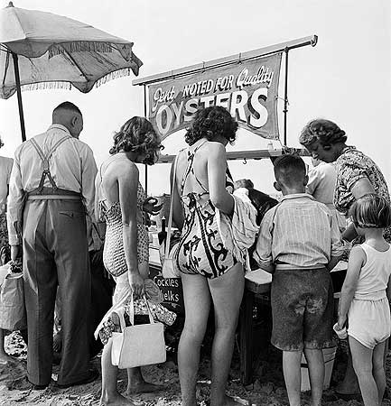 BPLPreservation's tweet image. Queueing for Oysters on Blackpool Beach, circa 1950. #Blackpool #Beach #NorthWest #Lancashire