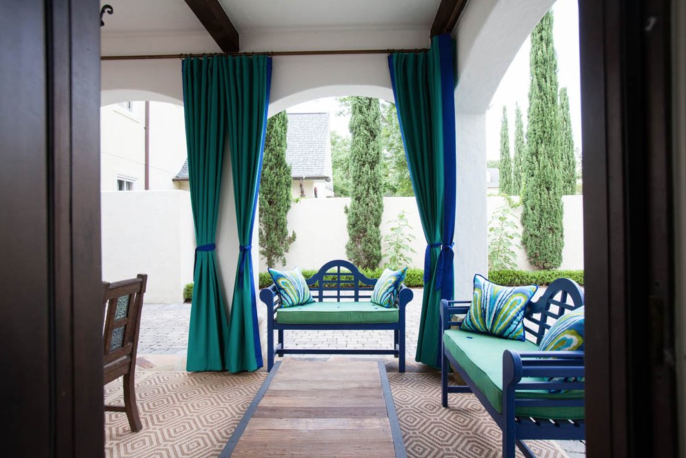 LauraUInc's tweet photo. This outdoor living space is perfect for entertaining guests, just in time for #spring. #ClassicallyCurrent https://t.co/5Ng7kuIp9F
