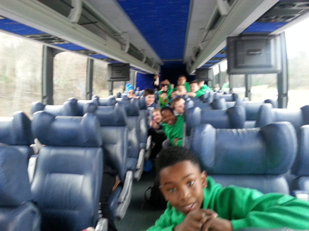 PopatRadhika's tweet photo. @YorkHouseSki journey part 2...on the coach to Sunday River https://t.co/M1PriVeTi9
