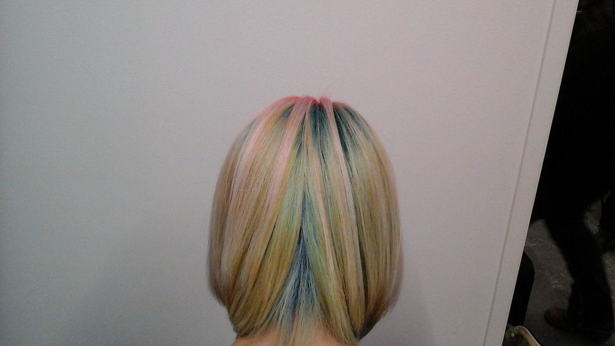 lexie2707's tweet photo. AMAZING! No filter whats so ever on this or on any pictures we post!#solssalons #solasalonspittsburgh #haircolor https://t.co/IOKKZmZ3Z0