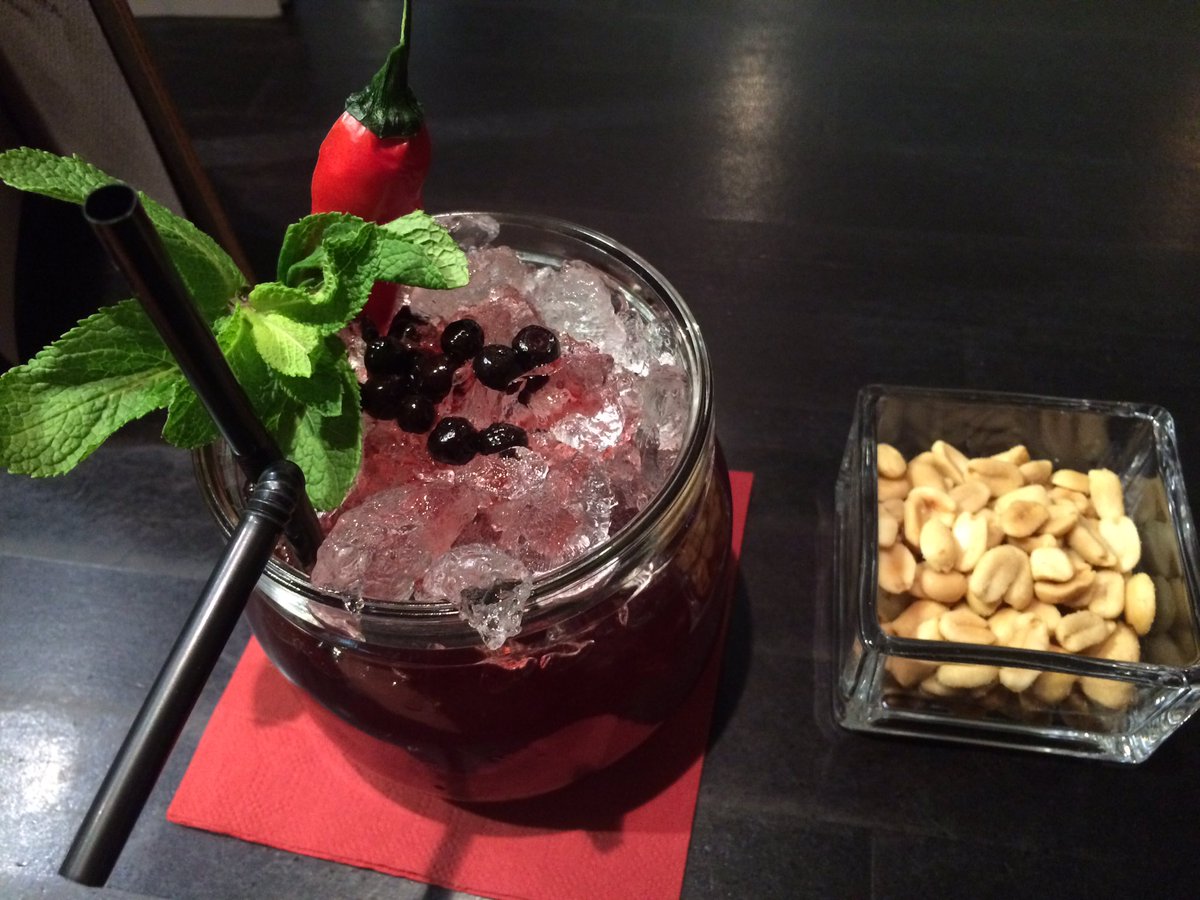 Suosikkidrinksuni blueberry chili #mojito. Paheellinen arki-ilta. <a href="/GLO_Hotels/">GLO Hotels</a> #drink