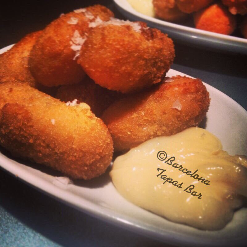 BarcelonaTapas's tweet photo. #chicken croquettes #croquetas de Pollo #bcntapas #London @DeTapasPor #tapas https://t.co/8tid0uhgd0