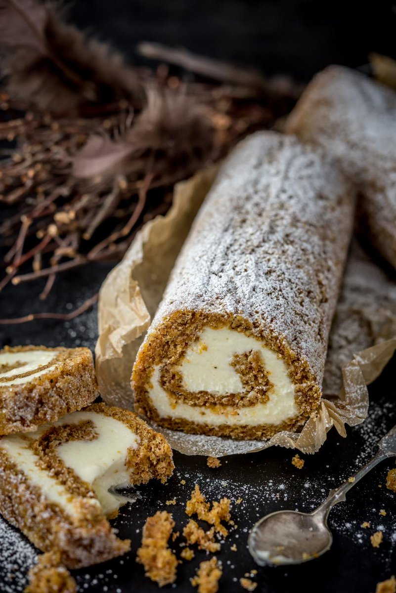 PerinneruokPRKL's tweet photo. Tässä mitä herkullisin lopputulos, kun #porkkanakakku ja #kääretorttu kohtaavat. Nam! https://t.co/PT9Z3SIEBU https://t.co/5mISgGF5Uu