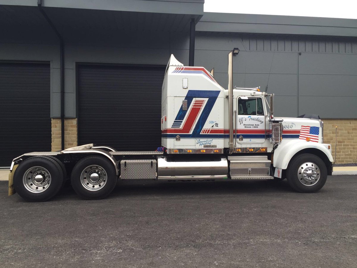 TowndoorLtd's tweet image. Towndoor to the rescue! Burt Reynolds truck from smokey and the bandit movie stored at #thedyeworks 😎