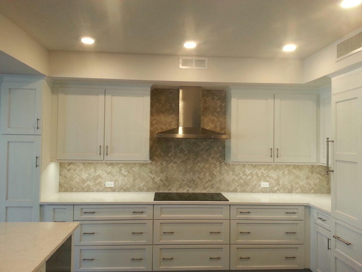 ArtisanDesign1's tweet photo. #Kitchen #remodel almost done! Love the @TopKnobs #hardware, #Eclipse #cabinets &amp; @CambriaQuartz #countertops https://t.co/oV3WP7nA0O