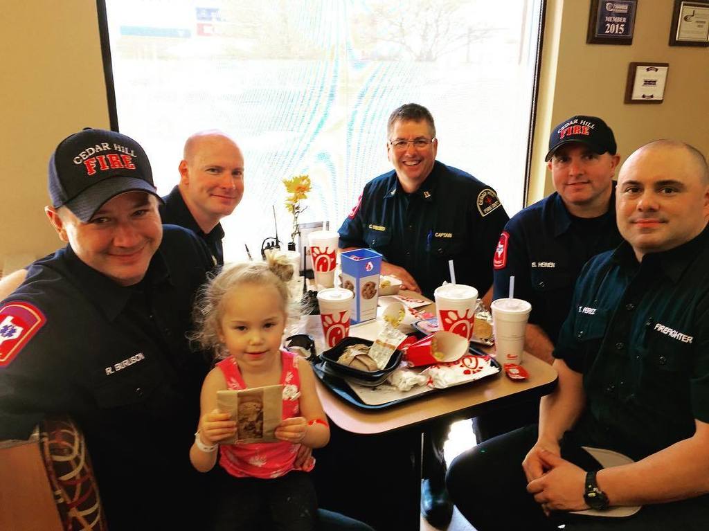 CedarHillFire's tweet photo. Every time we go to Chick-fil-A it's cookie time for the kids!!! #cedarhillfire #cookiemon… https://t.co/BtVSwRlGV8 https://t.co/vcsDYIx1zl