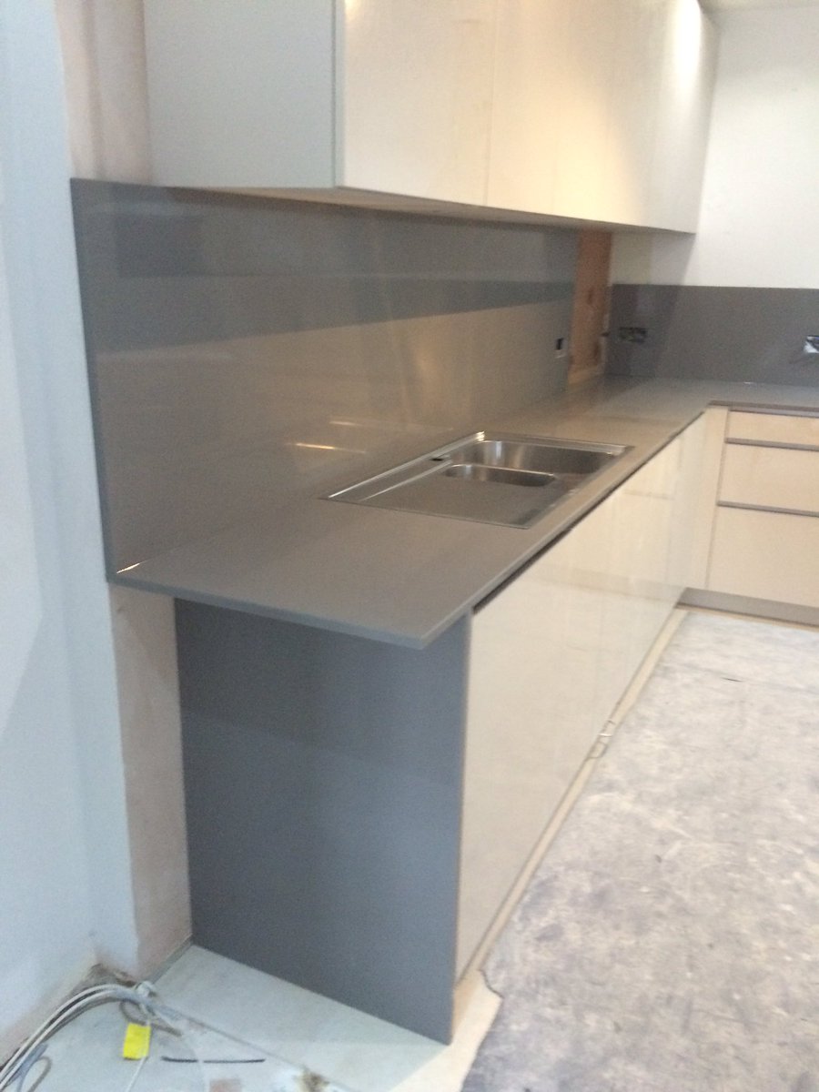 shawstones's tweet photo. Grey Expo Silestone @CosentinoUK worktops fitted in SW19. Kitchen by @SchmidtSW19 https://t.co/KhnX1Svkwr https://t.co/WkPCMKJ564