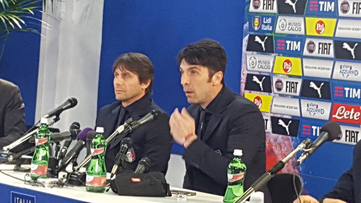 Il CT Conte e il capitano Buffon in conferenza stampa. Sale l'attesa per #ItaliaSpagna #udine #cittazzurra