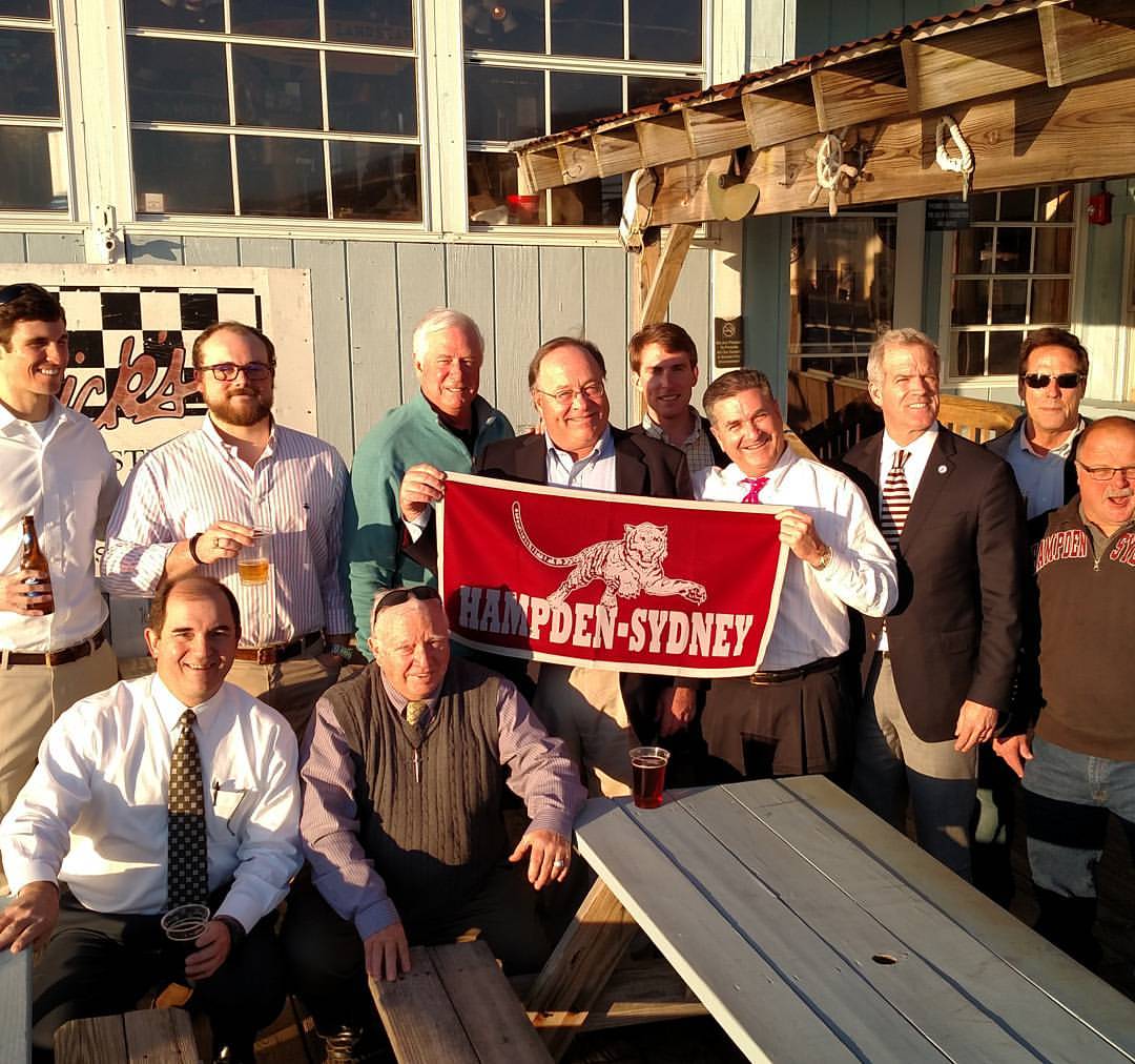 HSCalumni's tweet photo. The Alumni Club of South Hampton Roads celebrates #RPEToast 2016 in Virginia Beach! https://t.co/DQqadXuuF6