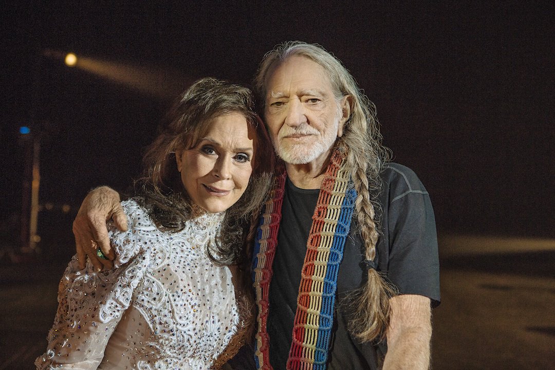 This new music video reunites <a href="/LorettaLynn/">Loretta Lynn</a> + <a href="/WillieNelson/">Willie Nelson</a> for the first time in 30 years: theboot.com/loretta-lynn-w…