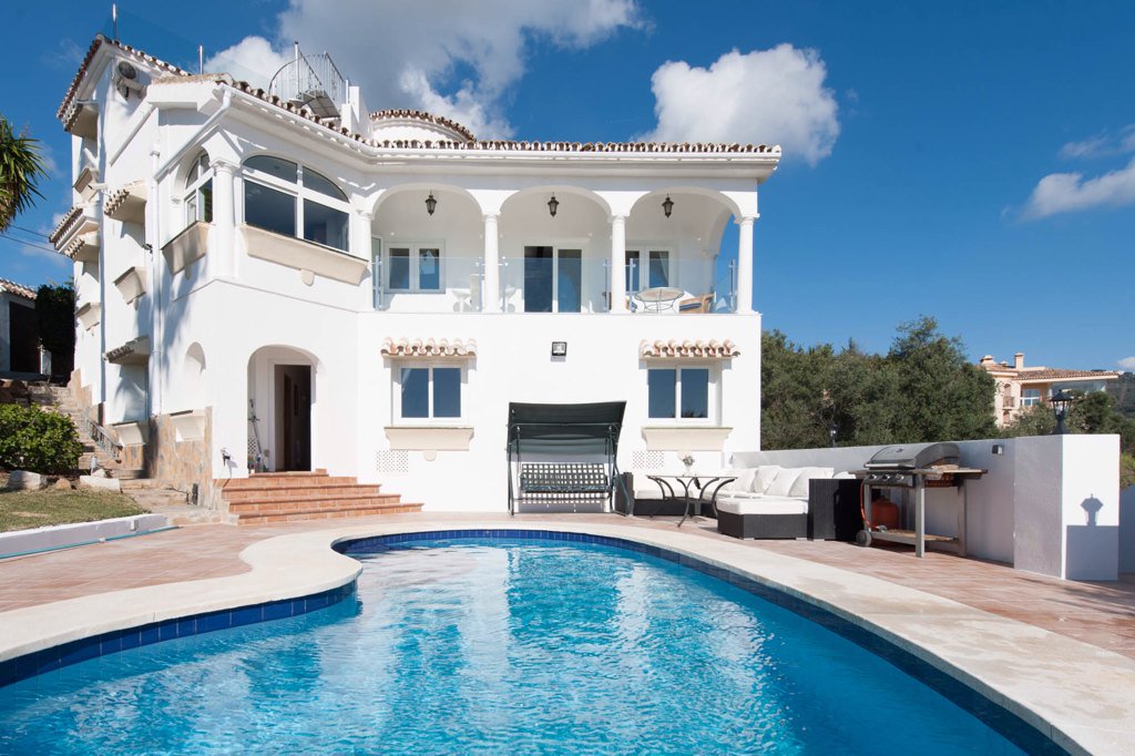 lacalarentals's tweet photo. New 6 #bedroom #villa @ElviriaLife #availablenow #rentals https://t.co/NnDAisFVcf