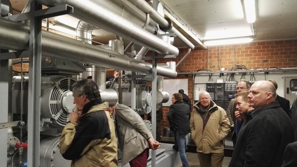 Geslaagd bedrijfsbezoek bij Jos Veldboer over uitfasering R22 door R32. Samen met <a href="/Nekovri/">Nekovri</a>