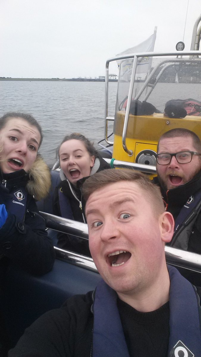 EFCLEE's tweet photo. Stranded at sea with @URDDFFAW
#ScaredFaces https://t.co/DvIiLRza0a