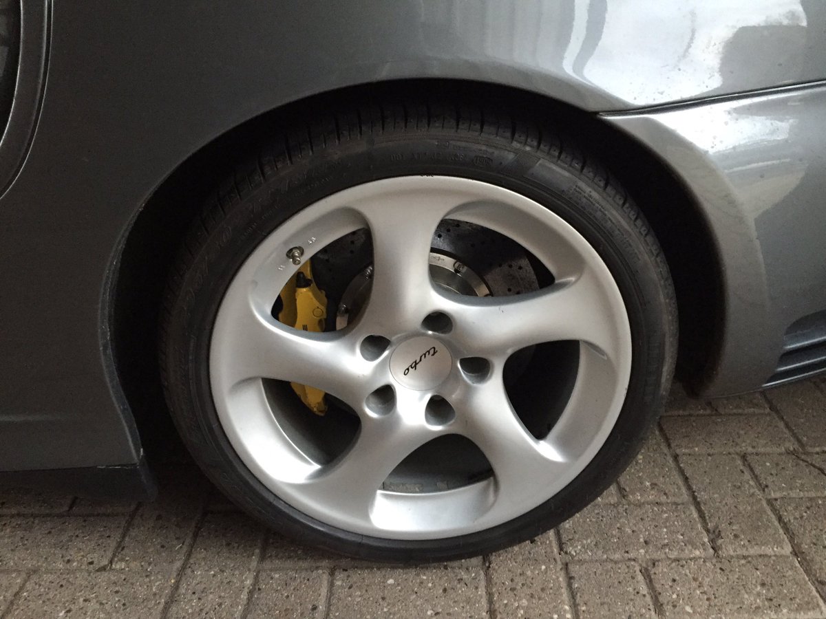 porsche_911_996's tweet photo. AGAIN😯😟🤔 new rear rubber. Wunder why? @racing_rob @PrestigeDiesels @BCJr @CarSnapped @CarSnapped @neun11er @rob13797 https://t.co/pOhfWlDXxg