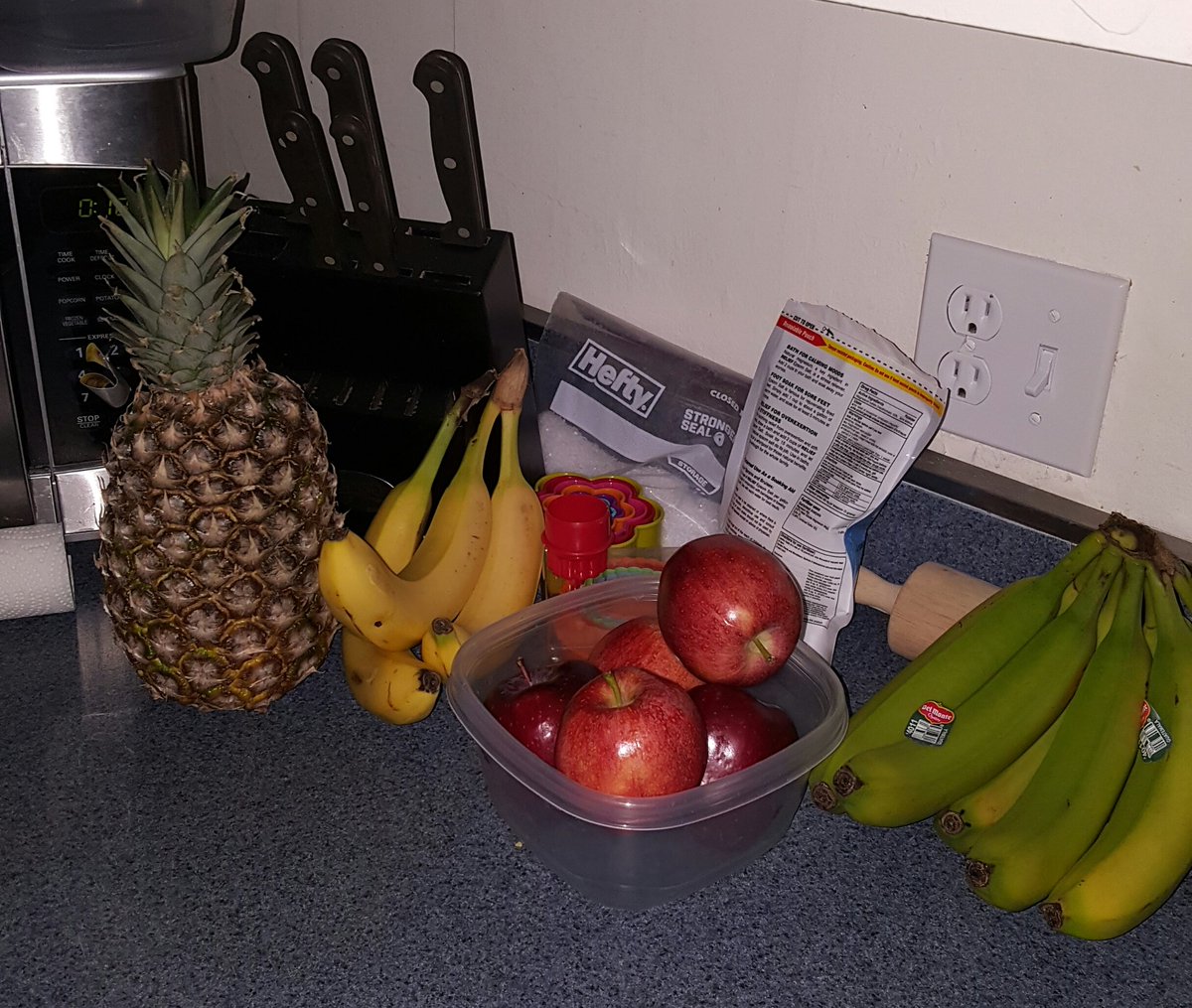 ilikeitoily's tweet photo. Fruit adds character #eatclean #fruit #fruitrocks #vegan #healthyliving https://t.co/9K51vipL9R