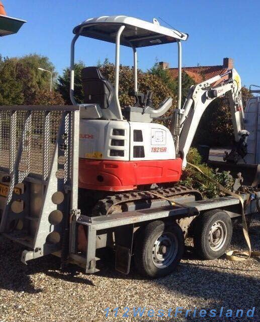 Mini graafmachine van het Merk Takeuchi TB 215R en oprij aanhangwagen Merk: Ifor Williams… 112.wf/1RzSdGM