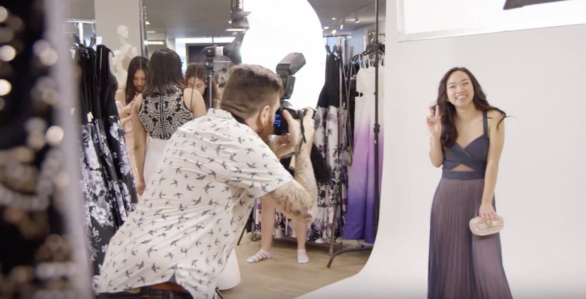 iamryanbolton's tweet image. VIDEO: Watch me be a "fashion photographer" with @hudsonsbay at their #HBpromsquad: bit.ly/1UNcGXE
