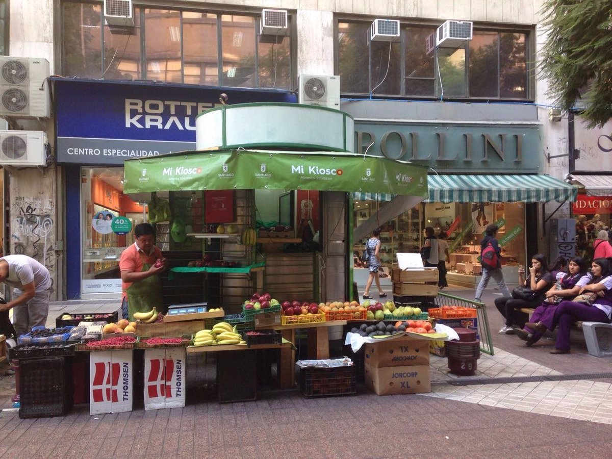Kiosco Saludable en Estado/Huérfanos, parte de Red de Puntos Sanos de #StgoSano. ¡Más frutas y verduras para todos!