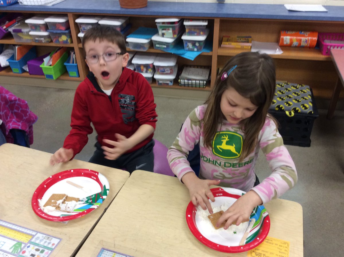 ATKfirsties's tweet photo. You know that moment when light bulbs go off? This makes my heart happy! #atkinselementary #handsonlearning https://t.co/rYz2GWbIH5