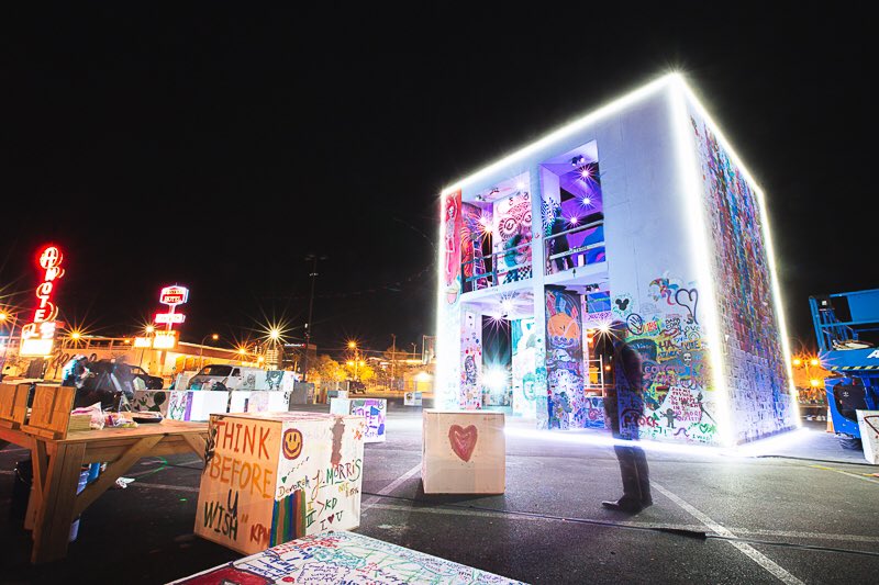 #lifecube #art #travel #dtlv <a href="/lifecubeproject/">Life Cube</a> <a href="/orfinart/">J. Kaniaupio III</a> #slowshutter #architecture #photographer #lifecubeproject