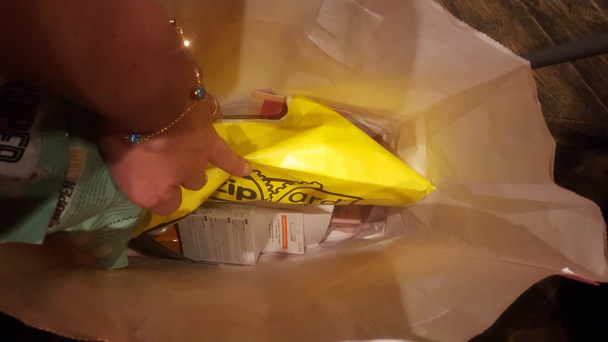 LauraOKelly1's tweet photo. #opshpresentschloeboucher
Bag of goodies😆 https://t.co/MdzR3n938V
