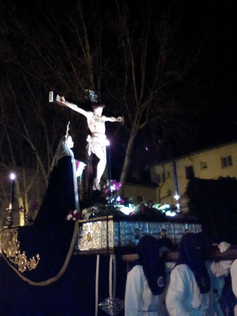 Ya está en la calle el paso del Stmo. Cristo de los Trabajos y Nuestra Señora De la Misericordia.