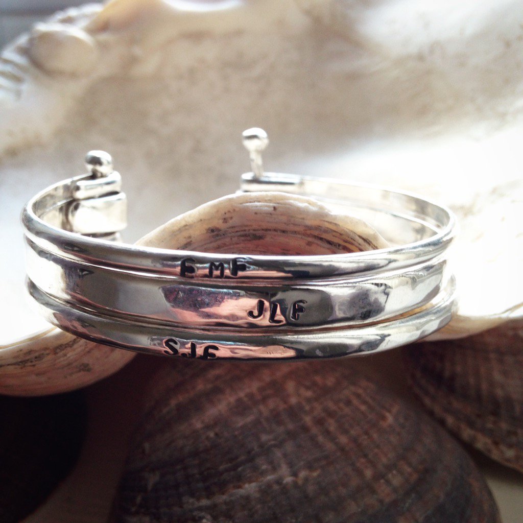 PiperJewellery's tweet photo. chunky silver strands curled around end posts to create something unique! #jewellery #craftbuzz #handmadejewellery https://t.co/GxvtS30Qfx