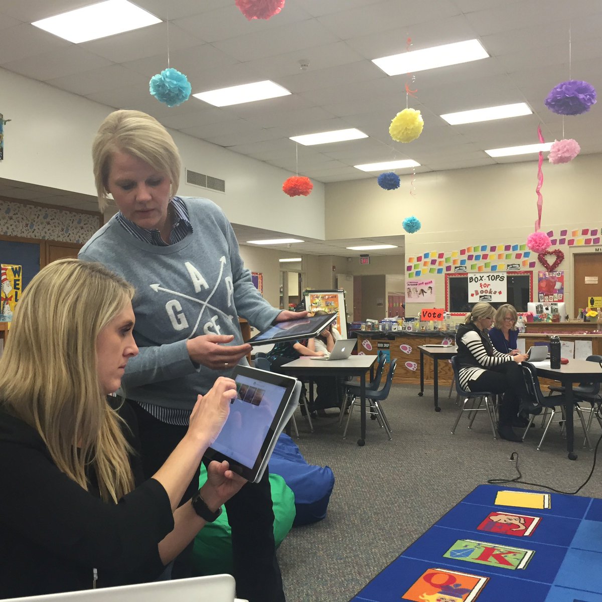 clark1stgrade's tweet photo. @GilbertElem @JenniPudenz tech time. Learning from each other. #gilbertpride https://t.co/ExvDb6VfB6