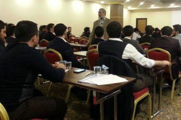 '6 yaşındaki çocukla evlenilebilir' diyen Nurettin Yıldız AKP'ye eğitim veriyor
sol.org.tr/turkiye/6-yasi…