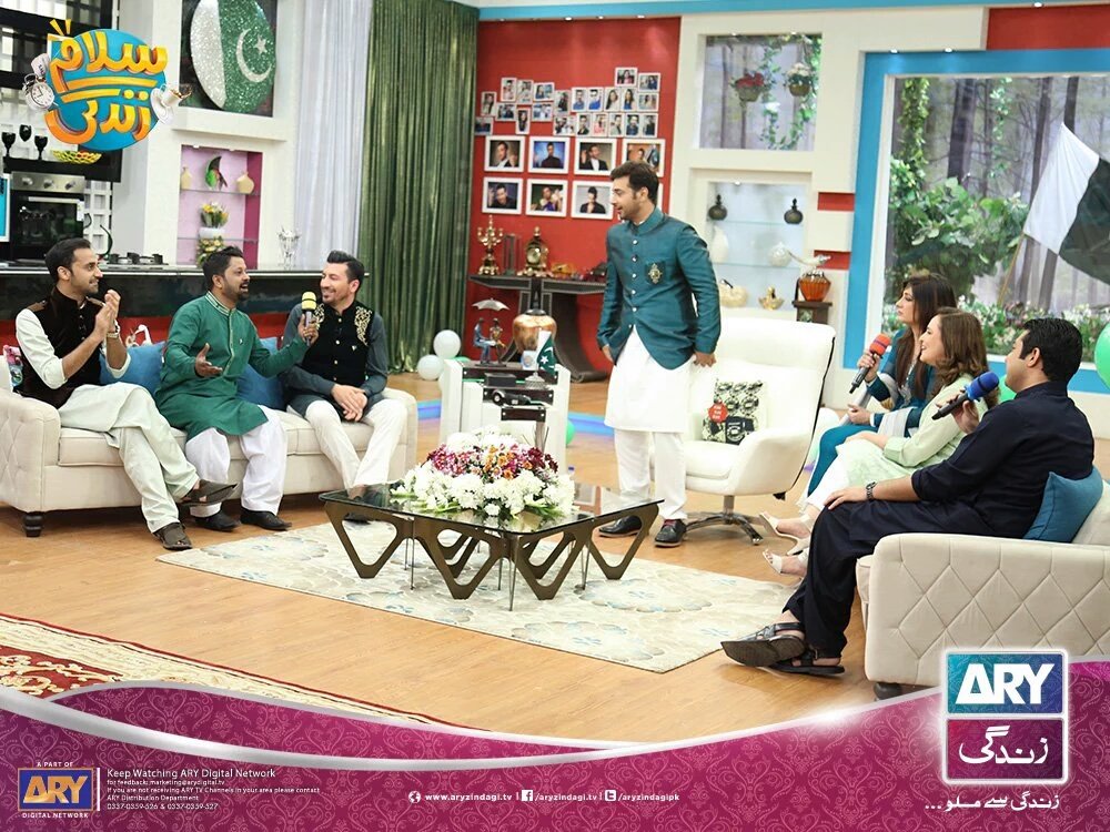 ShSarmad71's tweet photo. Three heros in one pic 📺🎬📹🎹🎻
Ma sha ALLAH  #azaming #show #pakistani 
@iqrarulhassan @WaseemBadami @faysalquraishi https://t.co/4fJ7pLB9Hr