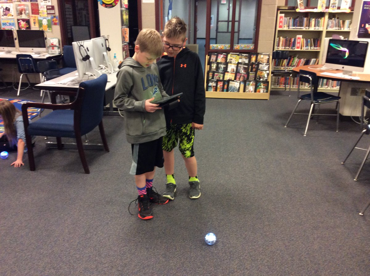 ReederLibrary's tweet photo. @Sphero borrowed, thanks @gr8mpstech!  Had a blast so far, can't wait to get ours! #Proud2bMPS @dcderichs @jksutfin https://t.co/UlpMdIDrvt