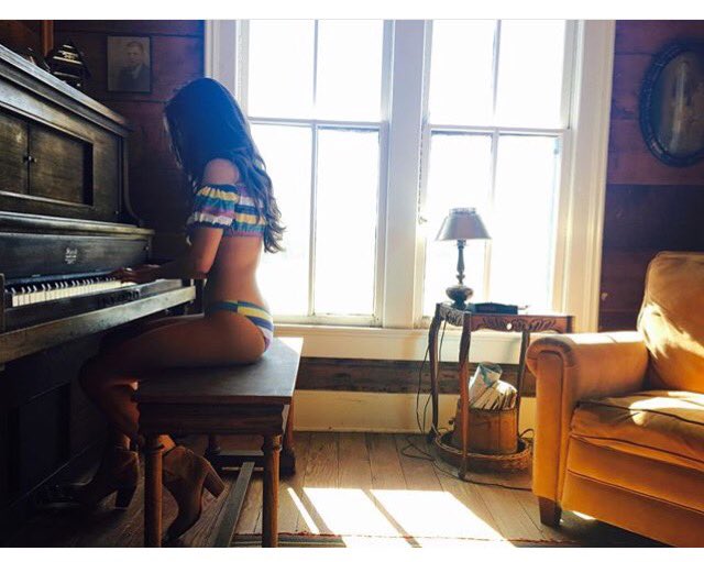 JustinBLYHY's tweet photo. Madly in love with her. https://t.co/J6MgodFwwx
