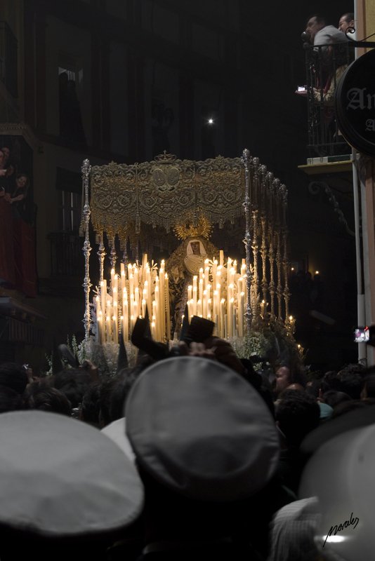 Esperanz_Triana's tweet photo. En 24 horas Triana habrá puesto rumbo a la conquista de Sevilla con su Cristo Caído y su Esperanza,solo toca soñar.. https://t.co/q0by3SCg15