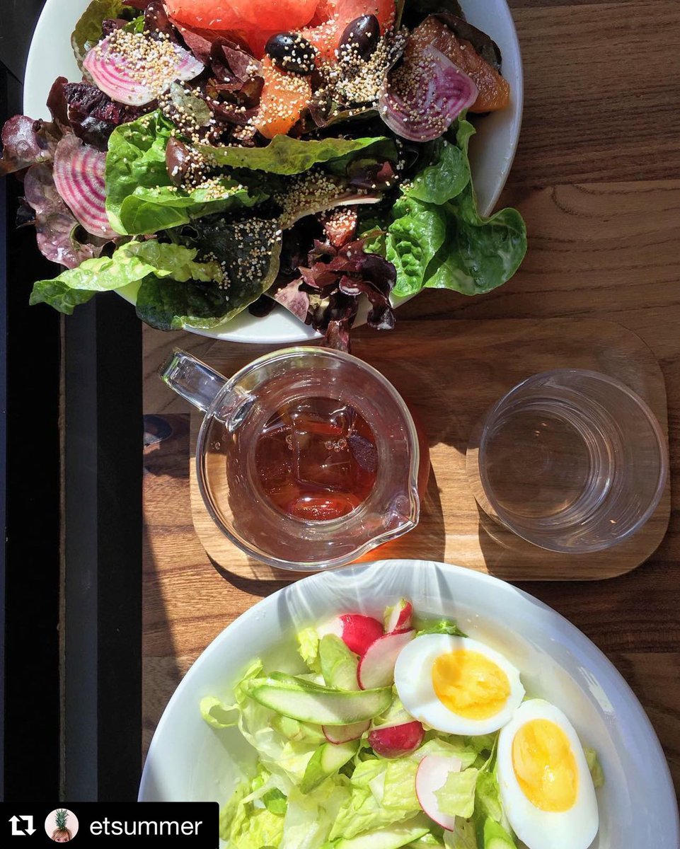 _LittleGem's tweet photo. Salads in the sunshine. A perfect way to usher in #spring. #LittleGram #repost of @etsummer. https://t.co/1haXXPm7vN