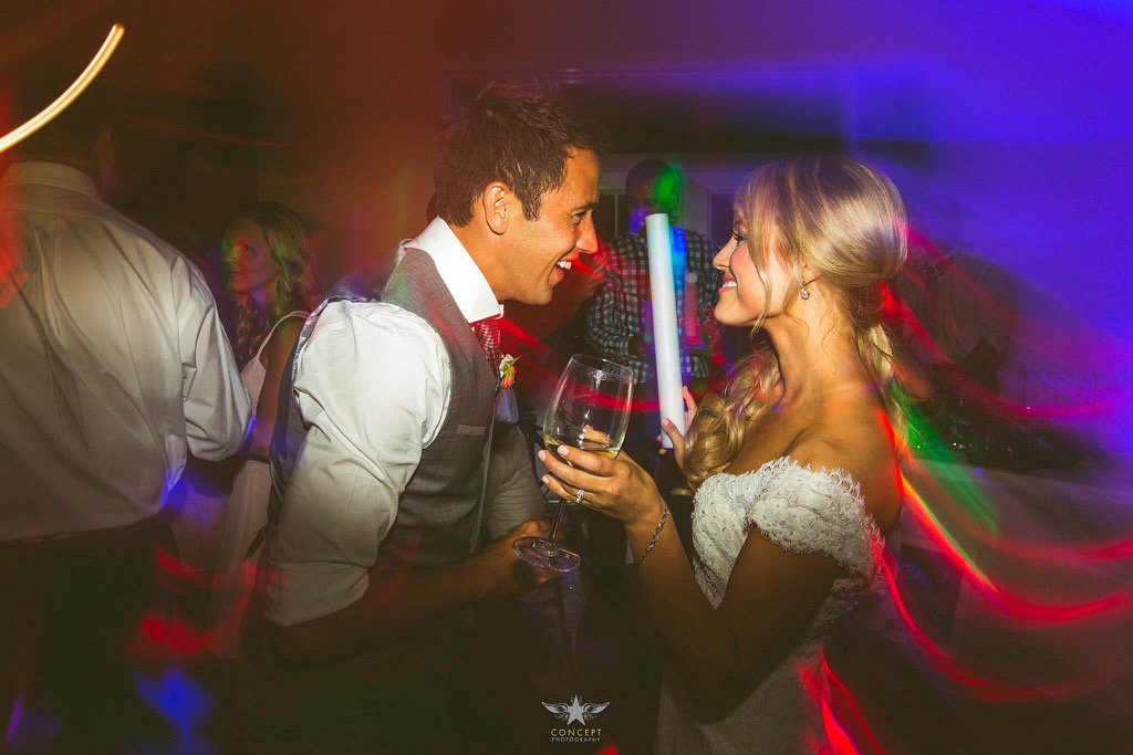 Concept_Photo's tweet photo. get this party started!  #funwithlights #reception #wedding #weddingday #bride #groom #dancing #inlove #vlistmember https://t.co/PjvtXpHj0o