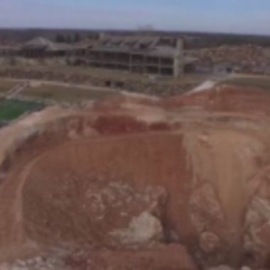MistieKomm's tweet photo. A Massive Sinkhole Opened Up And Swallowed A Golf Course So They Are Looking For Buried… https://t.co/mjmnq13VJP https://t.co/dlAkugXF70