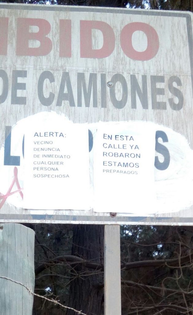CEValparaiso's tweet photo. #ViñadelMar #Concon PRECAUCIÓN en el sector acceso camino viejo Los Pinos @juampyro @vecinoslospinos @verosalaberry https://t.co/QV0MNLBL9J